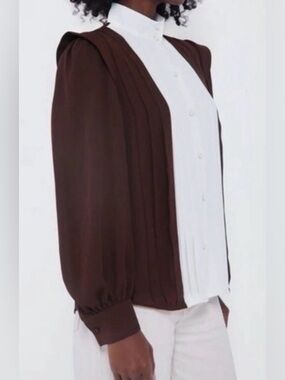 NWT- Tuckernut X India Hicks- Women’s Brown and Ivory Blouse- Size M